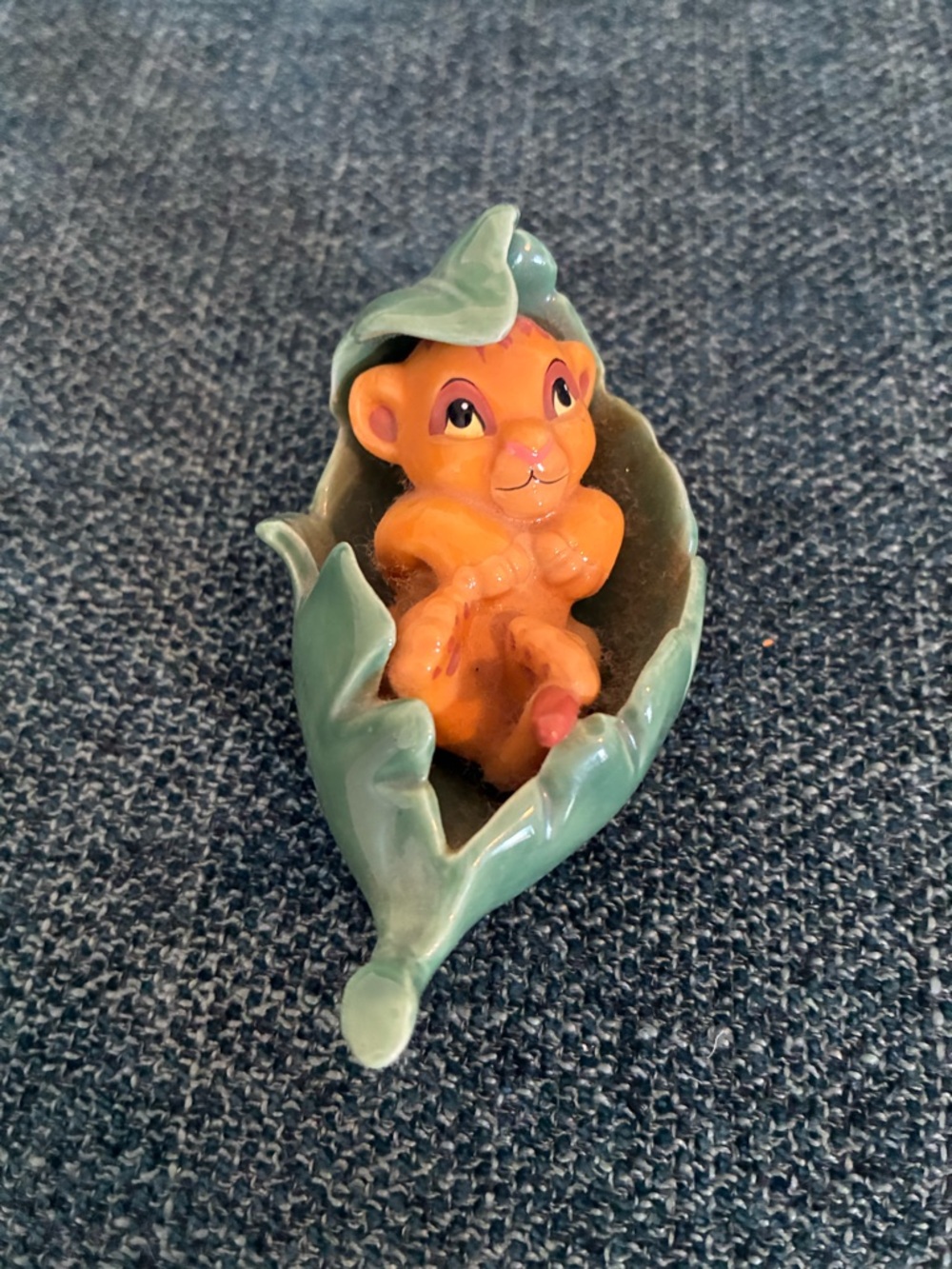 DisneySmall Pets Decorative Figurine - Green Leaf Cradle with Simba